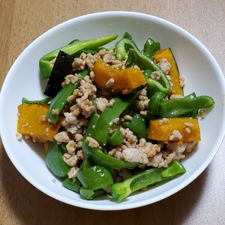 豚挽き肉とピーマンとかぼちゃの甘味噌炒め